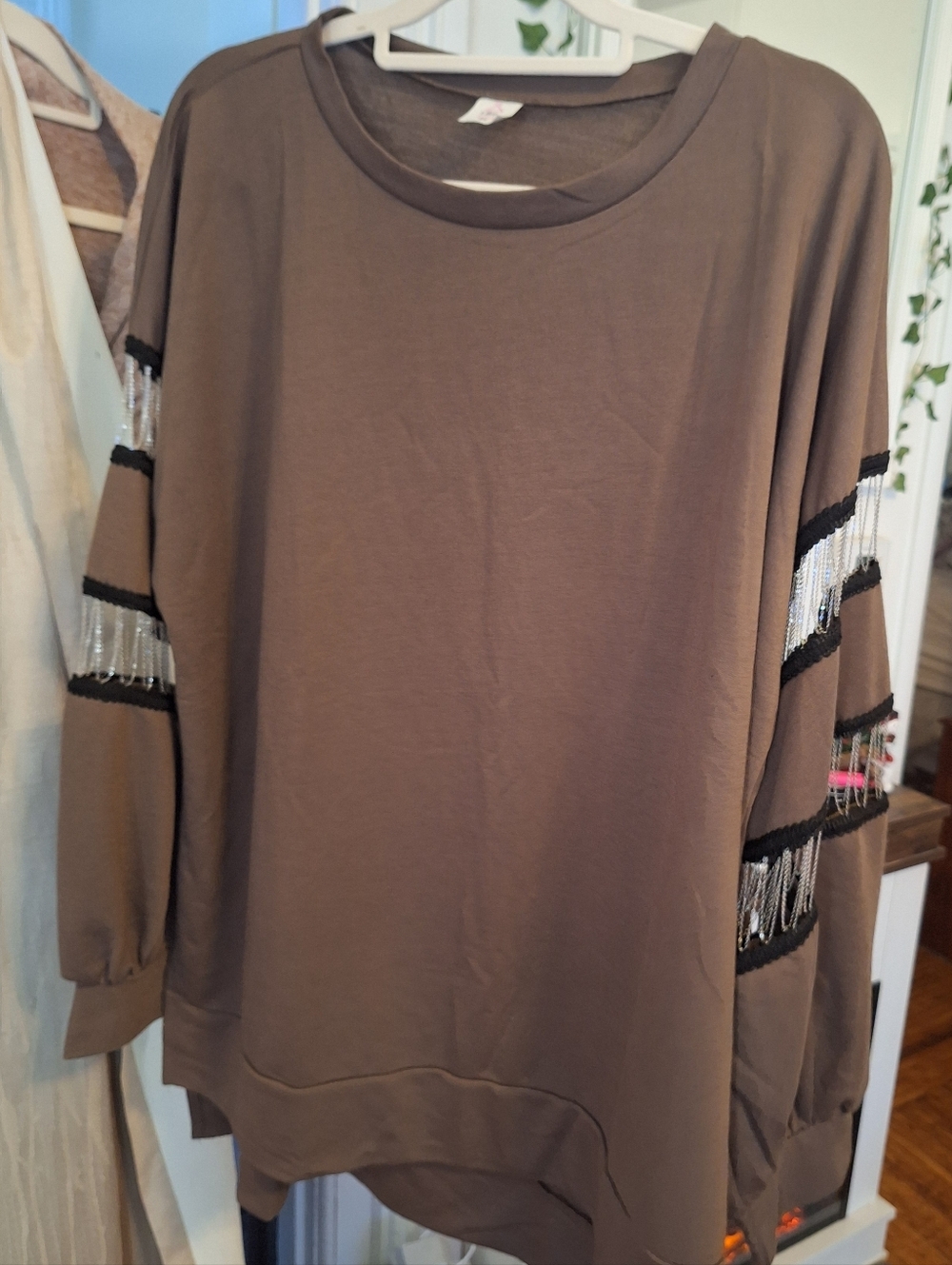 *Must See Pics!!* Long Sleeve Round Neck Top With Chain Detail